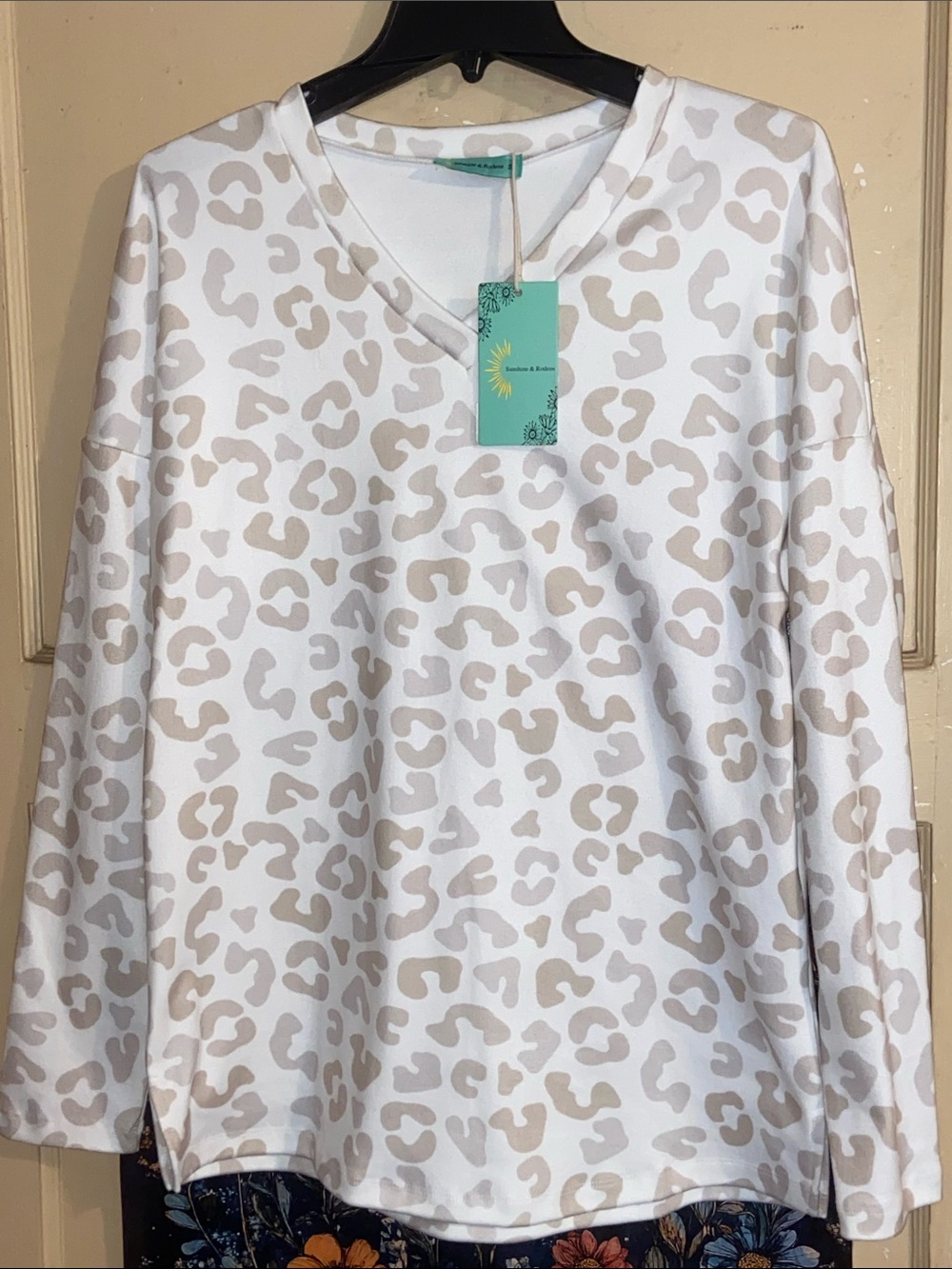 LEOPARD PRINT SWEATSHIRT NWT Sunshine & Rodeos White & Tan
